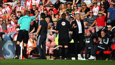 Lý do thực sự khiến Jose Mourinho bị đuổi ở trận gặp Southampton?