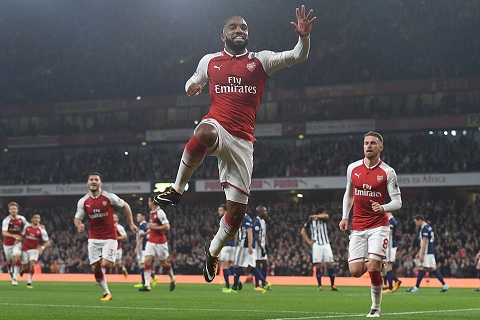 Lacazette từ chối PSG đến Arsenal vì Sanchez?