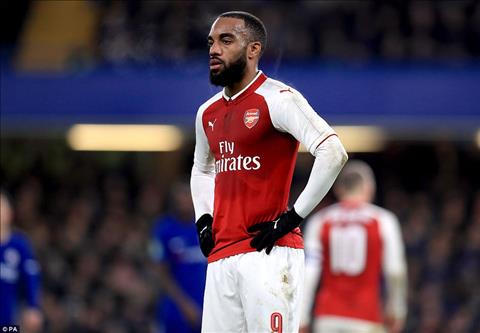 Góc Arsenal: Tịt ngòi không phải lỗi của riêng Lacazette