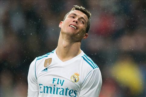 Tien dao Cristiano Ronaldo giam luong de roi Real hinh anh