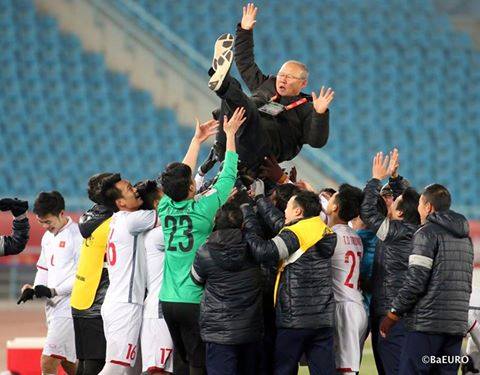 Fan bóng đá Hàn Quốc tung hô HLV Park Hang Seo là thánh