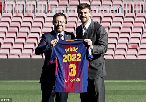 Gerard Pique se gan bo voi Barca den nam 2022.