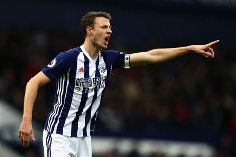 West Brom chot gia ban trung ve Jonny Evans cho Arsenal hinh anh