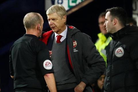 Wenger bỏ lỡ trận đầu tiên của Arsenal sau hơn 1200 trận