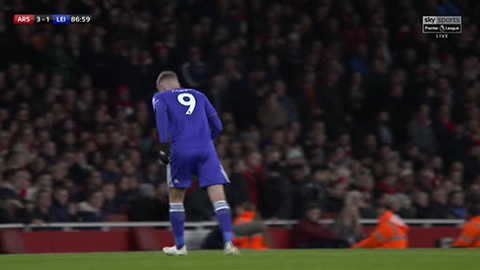 Nghi án tiền đạo Vardy tự ý rời sân trận Arsenal 3-1 Leicester vì bị 'Tào Tháo đuổi'
