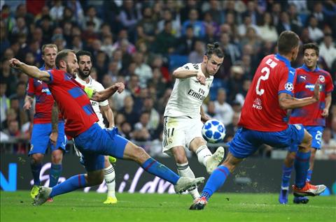 Bale choi nang no tran Real vs Plzen