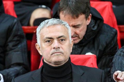 8Live đưa tin "Jose Mourinho như một chàng trai không hợp với cô gái Man Ut
