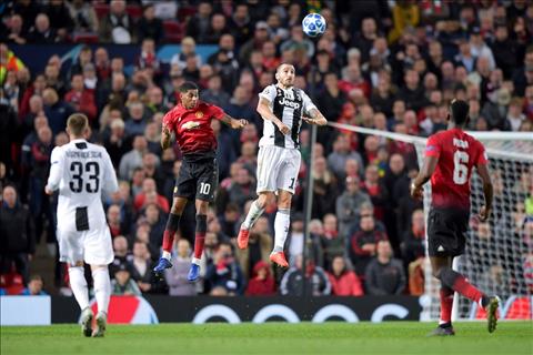 Man City bất ngờ hỏi mua trung vệ của Juventus