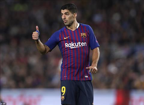 Luis Suarez bo lo khong it co hoi ghi ban thuan loi