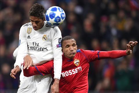 HLV Zidane: MU chỉ sở hữu Varane nếu...