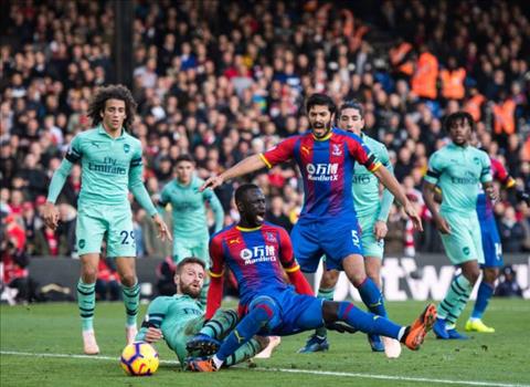 Arsenal de Crystal Palace cam hoa 2-2