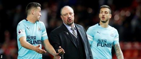 Benitez noi ve tran MU vs Newcastle