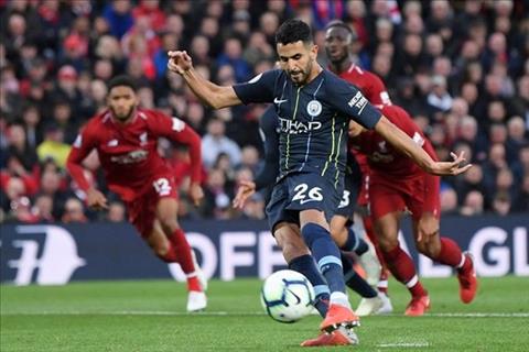 Gary Neville chỉ trích Mahrez thậm tệ