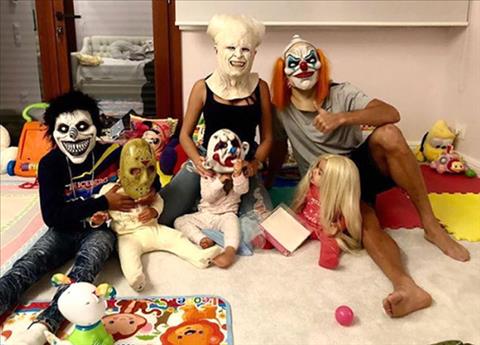Cả gia đình Ronaldo hóa trang đón Halloween hình ảnh