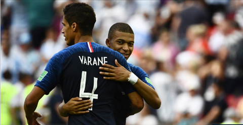 “Varane, Mbappe hoặc Griezmann sẽ giành QBV 2018”