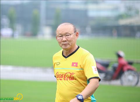 HLV Park Hang Seo trong buoi tap cua DT Viet Nam chieu 11/11 tiep tuc gay nhieu chu y.