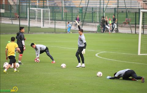 Thủ môn Bùi Tiến Dũng luyện chiêu nhằm khắc chế hàng công Malaysia