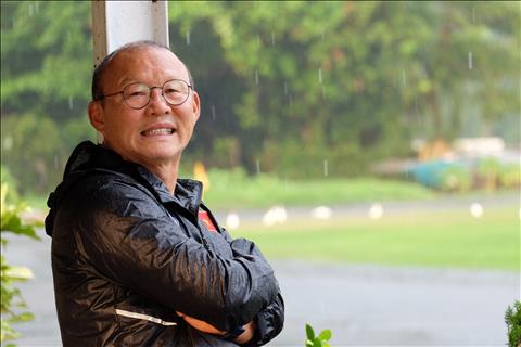 Báo Hàn kể công thầy Park trong thành tích vào tốp 100 của ĐT Việt Nam