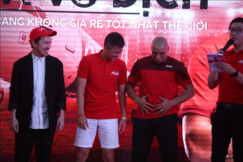 Huyền thoại Roberto Carlos đến Hà Nội dự khán trận Việt Nam vs Malaysia hình ảnh 3