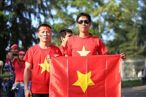 Trực tiếp CĐV Việt Nam tại Myanmar trước trận đấu AFF Cup 2018 hình ảnh