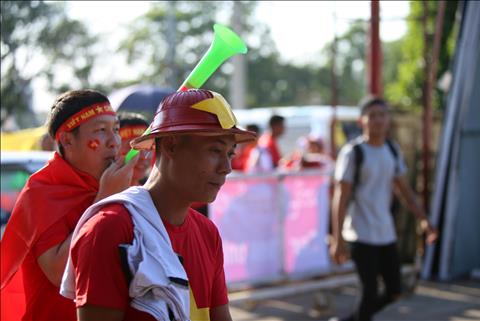 Trực tiếp CĐV Việt Nam tại Myanmar trước trận đấu AFF Cup 2018 hình ảnh