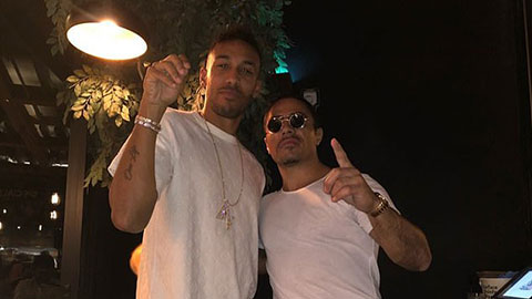 Tiền đạo Aubameyang mang hàng tỉ đồng đi ăn beefsteak