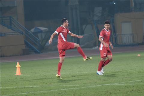 Đức Chinh chủ động “bắt cặp” với Anh Đức trong buổi tập của ĐT Việt Nam