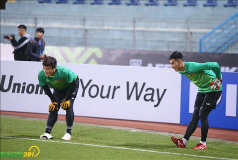 Thủ môn Bùi Tiến Dũng sáng cửa bắt chính ở trận Việt Nam – Triều Tiên