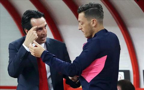 Arsenal không cần Mesut Ozil