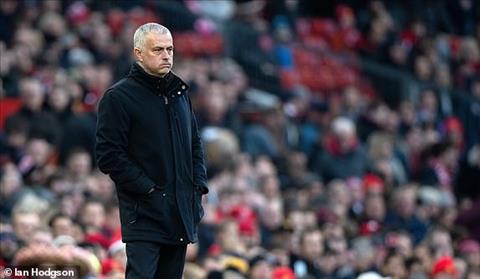 Huyền thoại Man Utd chỉ trích Mourinho vì bêu riếu các học trò