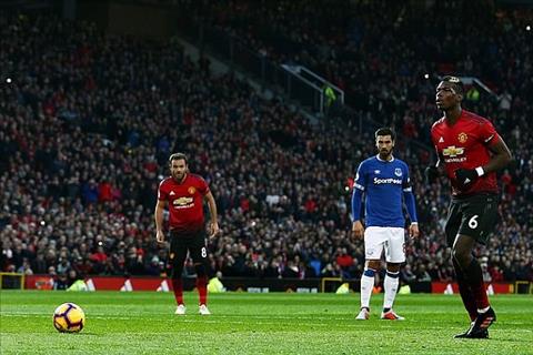 Video: M.U “nhẹ nhàng” tiến vào vòng knock-out như cách Pogba chạy đà