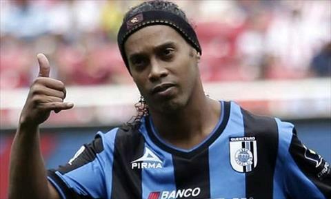 Ronaldinho bị giữ hộ chiếu vì trốn đóng phạt hình ảnh