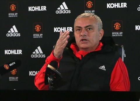 Mourinho tiết lộ số tân binh cập bến MU vào tháng 1