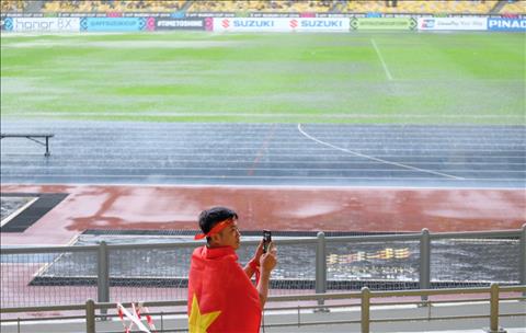 Trực tiếp CĐV Việt Nam tại lượt đi chung kết AFF Cup 2018 hình ảnh