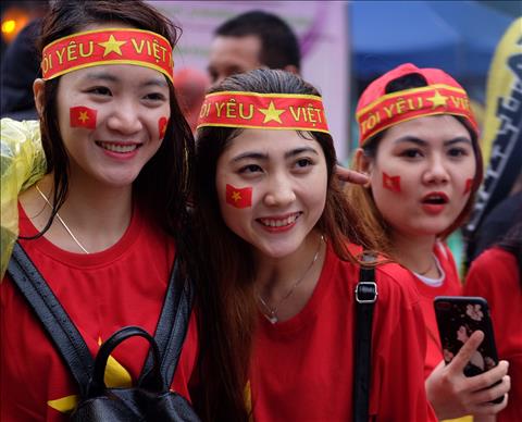 Chùm ảnh Những nữ CĐV Việt Nam xinh tươi tại Bukit Jalil hình ảnh