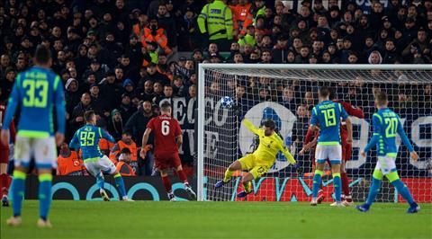 Thủ môn Alisson trận Liverpool vs Napoli được nức nở ngợi ca hình ảnh