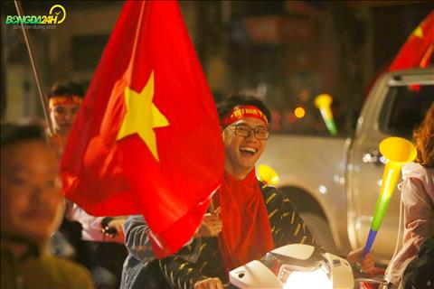 Niem vui la dieu de nhan thay khi NHM phai cho den 10 nam moi lai chung kien DT Viet Nam vo dich AFF Cup.