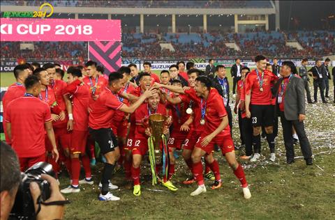 Tiền vệ Hùng Dũng tiết lộ bí mật trong phòng thay đồ trước trận hòa Malaysia ở Bukit Jalil