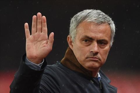 HLV Jose Mourinho bị MU sa thải, cả nước Anh buồn bã hình ảnh