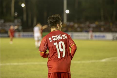 Thầy cũ Quang Hải lo học trò bị chấn thương bởi lối đá rắn của Philippines