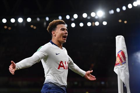 Dele Alli trận Arsenal vs Tottenham bị ăn chai lọ vào đầu hình ảnh