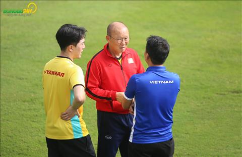 Chuyên gia lo ngại HLV Park Hang Seo sẽ sớm rời Việt Nam