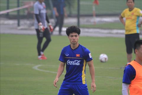 Góc nhìn: Mái tóc của Công Phượng và nhiệm vụ thay thế Văn Quyết