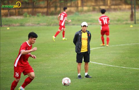 Chùm ảnh: Thầy Park vắng mặt, phó tướng Lee Young-jin đóng thế