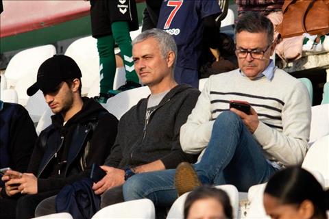Đây là hành động đầu tiên của Mourinho sau khi bị sa thải