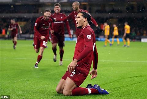 “Van Dijk là hậu vệ hay nhất lịch sử giải Ngoại hạng”