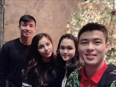 Đi chơi Noel với bạn gái, Tiến Dũng - Duy Mạnh vẫn không quên nói nhớ bồ Trọng