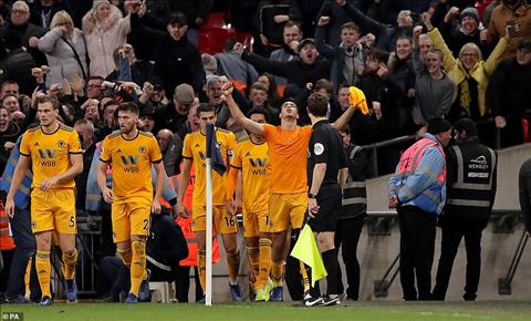 Wolves ghi lien 3 ban thang de nguoc dong danh bai Spurs 3-1