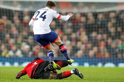 Giữa lịch thi đấu khốc liệt, M.U nhận tin dữ về bản hợp đồng của Mourinho