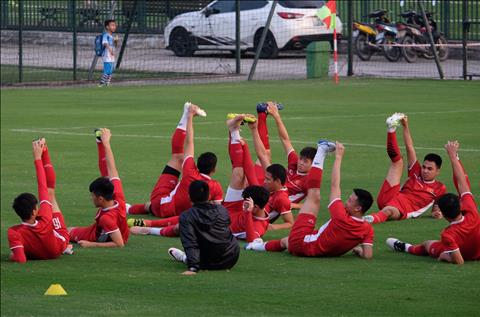 Tuyển Việt Nam chia 3 nhóm tập luyện trước Philippines